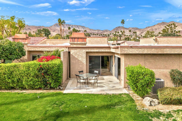 48980 Wildwood Lane, Palm Desert CA: https://media.crmls.org/mediaz/9ab6fdbc-557f-46e2-b949-db4a644f5a5f.jpg