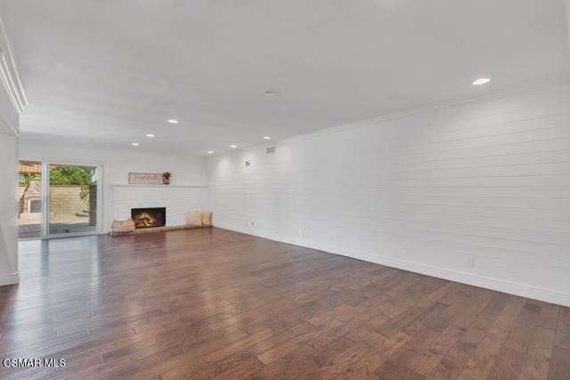 6344 Kerryhill Court, Agoura Hills CA: https://media.crmls.org/mediaz/9ab744a6-e26e-436c-a306-68b7093422dc.jpg
