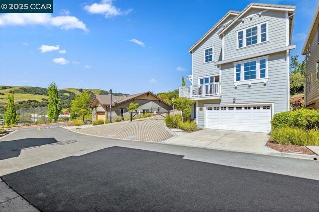 38 Citron Knoll, Orinda CA: https://media.crmls.org/mediaz/9ab7e0b1-1ee1-4ce4-8641-2aa556a89770.jpg