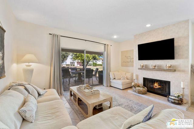 237 E Vista Royale Circle, Palm Desert CA: https://media.crmls.org/mediaz/9ab7ff3c-9e49-4058-9ab7-36a1dd4377ab.jpg