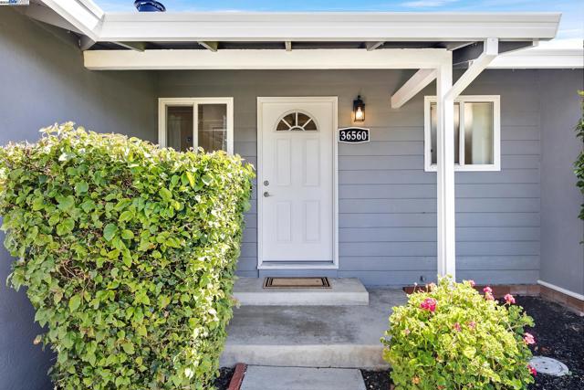 36560 Lakewood Dr, Newark CA: https://media.crmls.org/mediaz/9ab84971-3714-45e0-8286-90b0d7856d33.jpg
