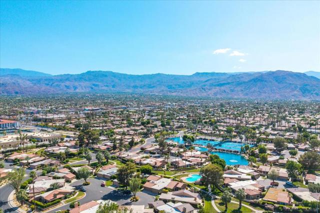 44289 Venice Court, Palm Desert CA: https://media.crmls.org/mediaz/9ab8b51e-c42f-49c6-9d36-16134b69fa73.jpg