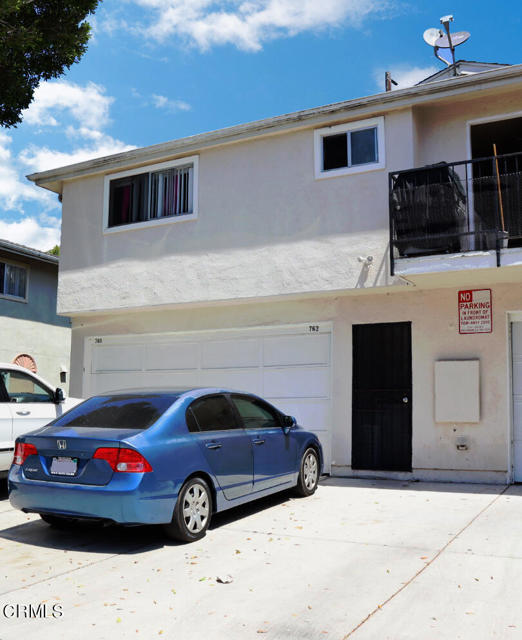 shared garage (1 car)