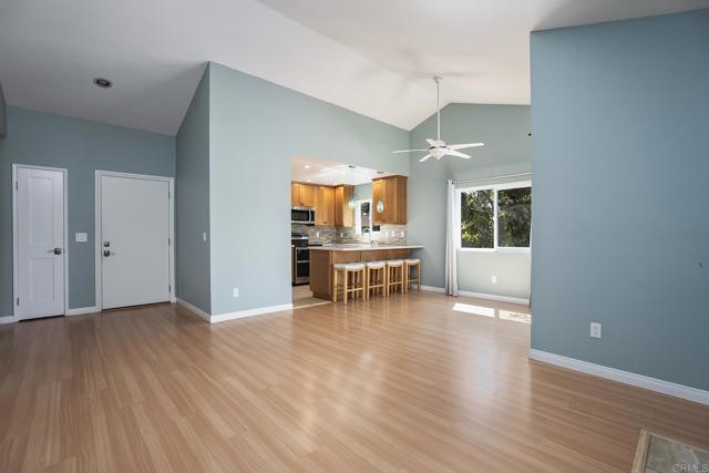 Detail Gallery Image 4 of 26 For 11337 Avenida De Los Lobos #C,  San Diego,  CA 92127 - 2 Beds | 2 Baths