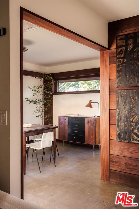 4260 Sea View Lane, Los Angeles CA: https://media.crmls.org/mediaz/9aba3ae4-9563-4639-ad15-38d2564c81fa.jpg