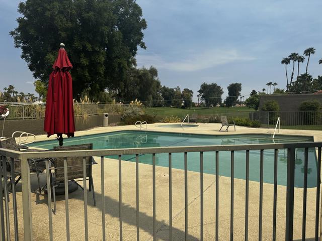 547 Desert West Drive, Rancho Mirage CA: https://media.crmls.org/mediaz/9aba95e1-2af6-4fc0-9974-9d596b1d7f5d.jpg