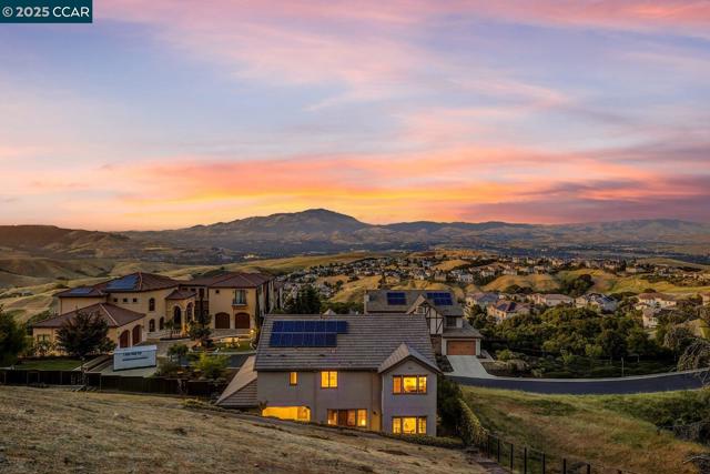 131 Wittenham Ct, San Ramon CA: https://media.crmls.org/mediaz/9abac949-50af-42f7-b729-f7b38eb5a861.jpg
