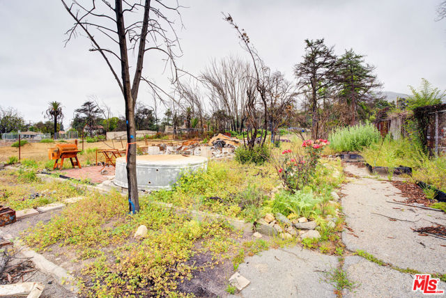 683 E Pine Street, Altadena CA: https://media.crmls.org/mediaz/9abaf992-d33c-4e99-bda8-0e74dbba6b99.jpg