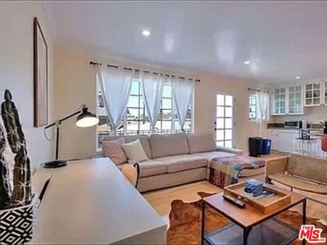 1028 12th Street, Santa Monica CA: https://media.crmls.org/mediaz/9abb1711-afa3-41b9-973d-e01e16a4c81a.jpg