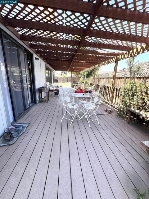 1170 Mills Place, Oakley CA: https://media.crmls.org/mediaz/9abbd7f5-406b-4293-9b95-72911795464b.jpg