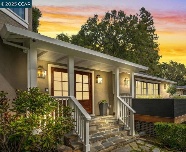 125 Sleepy Hollow Ln, Orinda CA: https://media.crmls.org/mediaz/9abbea11-8905-4290-9bcb-4f857beca293.jpg