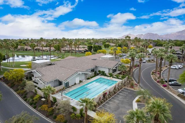 162 Lost River Drive, Palm Desert CA: https://media.crmls.org/mediaz/9abcb72d-554e-4661-8a4e-ff112871de4a.jpg