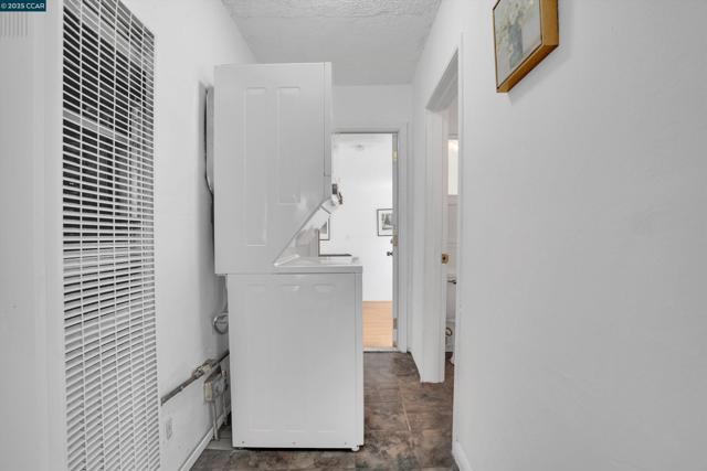 881 Merle Ave, Martinez CA: https://media.crmls.org/mediaz/9abd81bd-c6db-4c4b-9c53-700a82a1a689.jpg