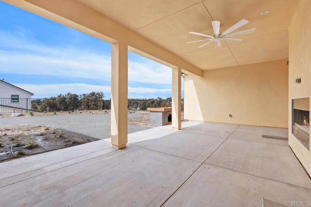 1243 Stonemark place, Vista CA: https://media.crmls.org/mediaz/9abec6aa-ed83-40cc-aaa2-d9dfe65c162c.jpg