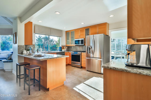 2328 Otono Circle, Thousand Oaks CA: https://media.crmls.org/mediaz/9abef814-d097-48a0-918e-dcd7f9b4b4e3.jpg