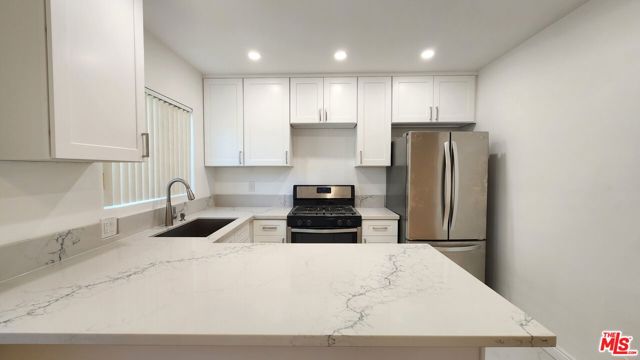 12942 Moorpark Street, Studio City CA: https://media.crmls.org/mediaz/9abf04ee-c221-4421-8fdf-b6b7b7e5fa8d.jpg