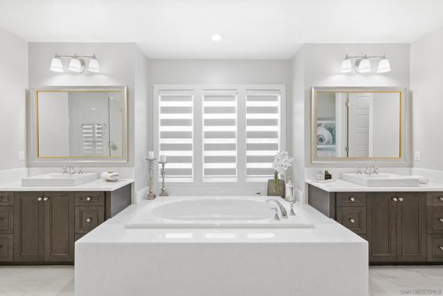 4706 Chase Ct, Carlsbad CA: https://media.crmls.org/mediaz/9abf334a-3aa7-4a61-bd4c-4c595805ccdc.jpg