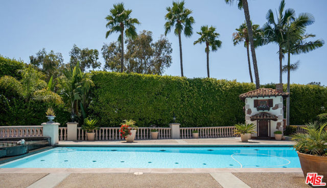 16727 Camino Sierra Del Sur Drive, Rancho Santa Fe CA: https://media.crmls.org/mediaz/9abf7615-ca98-4070-90ab-d488852646fe.jpg