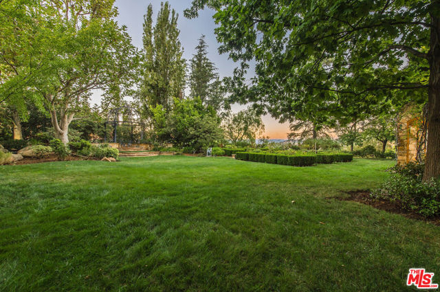 25010 Thousand Peaks Road, Calabasas CA: https://media.crmls.org/mediaz/9ac056b0-e4f1-4eda-89e7-562cd9adb9cd.jpg