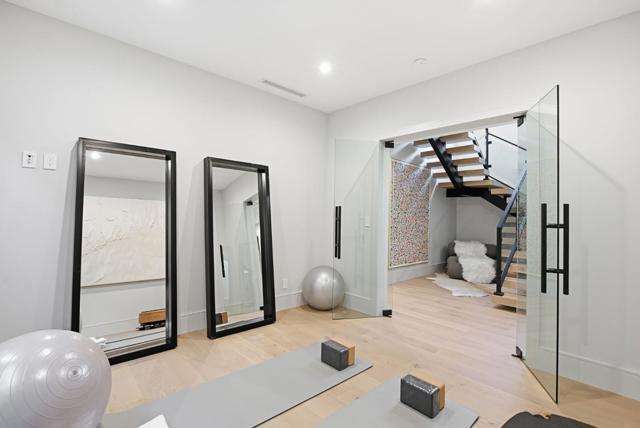 543 Tennyson Avenue, Palo Alto CA: https://media.crmls.org/mediaz/9ac0c46a-7278-4238-9be3-28cc1005b9d4.jpg