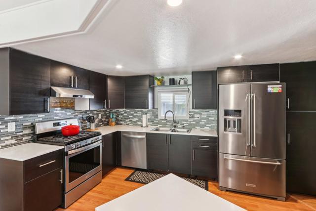 252 Lei Drive, Palm Springs CA: https://media.crmls.org/mediaz/9ac1317f-2dd1-4fb4-b4e3-36fb92af09ad.jpg