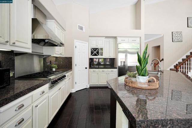 139 Shelterwood Ln, Danville CA: https://media.crmls.org/mediaz/9ac257a9-e3da-4b38-9336-b631ba8dcfeb.jpg