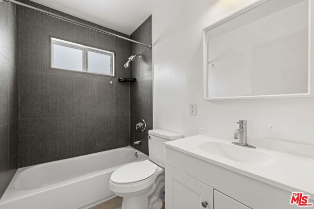 10914 Mcvine Avenue, Sunland CA: https://media.crmls.org/mediaz/9ac2f67b-baff-47f6-a0d9-951b8591bc98.jpg