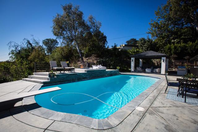 455 Glencrest Dr, Solana Beach CA: https://media.crmls.org/mediaz/9ac3673f-dac3-442e-aa4a-3651fdbc839d.jpg