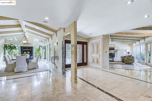 4146 Canyon Rd, Lafayette CA: https://media.crmls.org/mediaz/9ac37dfa-57aa-4b81-b5da-2f9cca31ff96.jpg