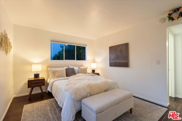 1101 Lincoln Boulevard, Santa Monica CA: https://media.crmls.org/mediaz/9ac3f00b-9f5d-4d5c-b855-fc927968a8a8.jpg