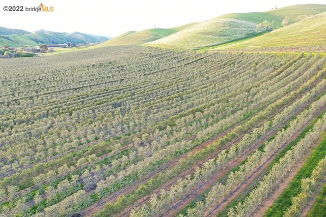 Image 4 of 18 For 18615 Marsh Creek Rd