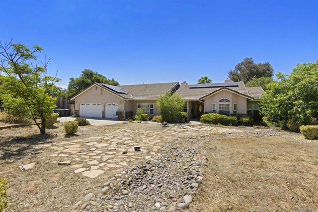 24849 Pappas Rd, Ramona CA: https://media.crmls.org/mediaz/9ac42e12-0ad3-43d8-8ee0-305cb1a1332d.jpg