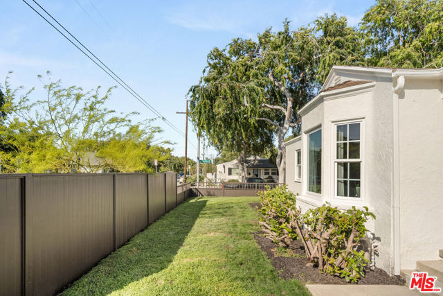4101 Coolidge Avenue, Los Angeles CA: https://media.crmls.org/mediaz/9ac43a9e-e028-4470-a453-2bdfb9306ca2.jpg