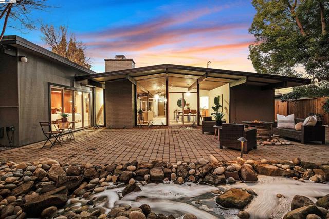 4004 Salem St, Concord CA: https://media.crmls.org/mediaz/9ac48ec6-98a1-47fe-824a-200f34933ffd.jpg