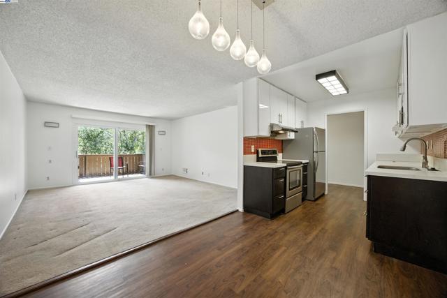 1321 Webster St, Alameda CA: https://media.crmls.org/mediaz/9ac4af45-33a4-4aaf-9729-b20eedbb74ac.jpg