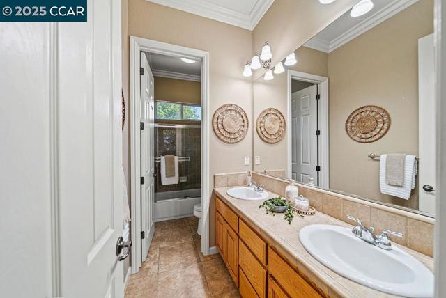 2078 Bridgeport Loop, Discovery Bay CA: https://media.crmls.org/mediaz/9ac5a5ca-c380-422a-8f7e-4f4672919f7d.jpg