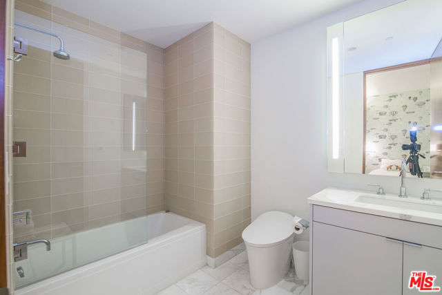 1 W Century Drive, Los Angeles CA: https://media.crmls.org/mediaz/9ac60e59-619f-4ec4-960a-3532fd4a89f1.jpg