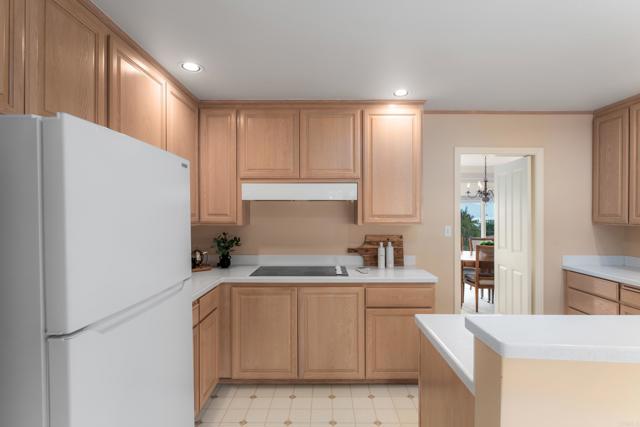 6018 Folsom Drive, La Jolla CA: https://media.crmls.org/mediaz/9ac684e9-174a-4f2b-a7a4-07971a2fd26a.jpg
