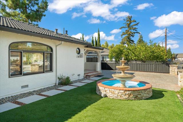 14375 La Rinconada Drive, Los Gatos CA: https://media.crmls.org/mediaz/9ac6b446-3669-413e-b783-73361965c900.jpg