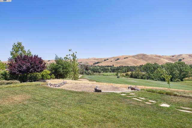 6340 Inspiration Ter, Pleasanton CA: https://media.crmls.org/mediaz/9ac742bf-2db6-4c94-b1f6-cd190d61813b.jpg