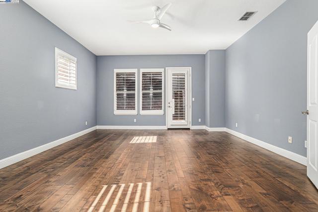 Image 9 of 27 For 1001 Songwood Rd