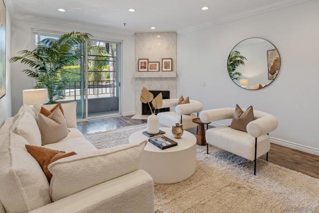 2445 Brant St, San Diego CA: https://media.crmls.org/mediaz/9ac7cb5f-d12d-4b96-8ebb-232ad6cc3541.jpg
