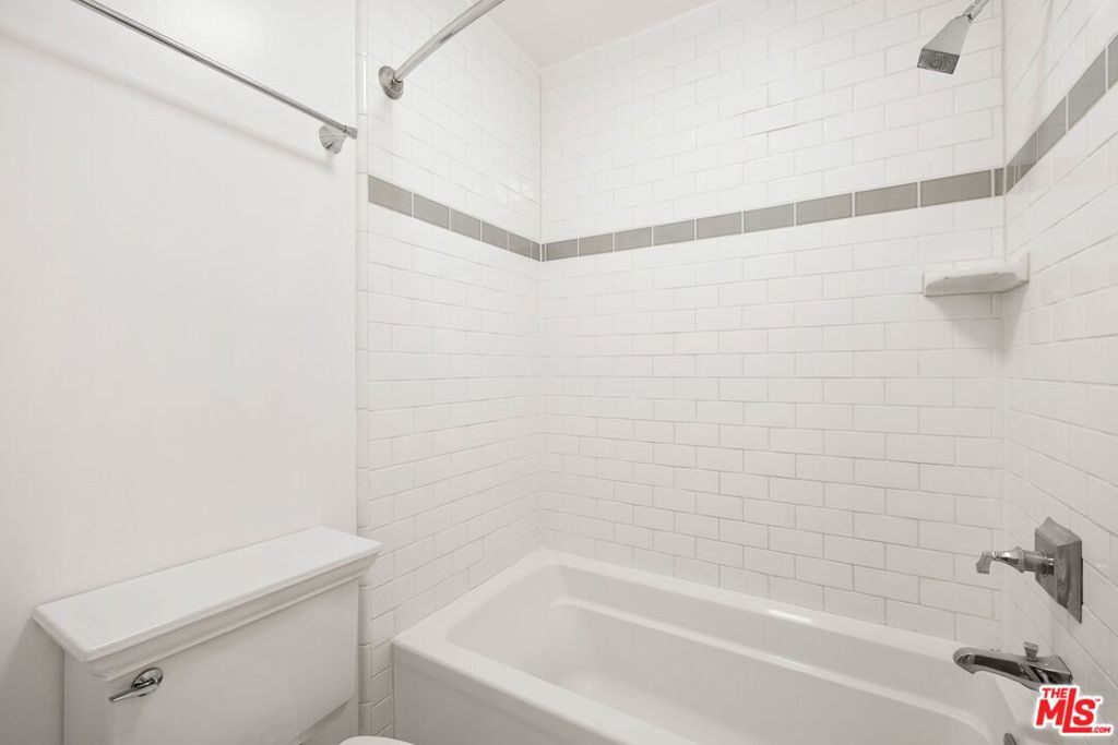 https://media.crmls.org/mediaz/9ac7f43a-ffb2-4582-be10-4ea5075b5a8e.jpg?preset=X-Large