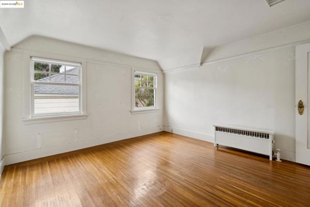 618 Boulevard Way, Piedmont CA: https://media.crmls.org/mediaz/9ac7fac0-88ac-4f18-a551-44f733e67708.jpg