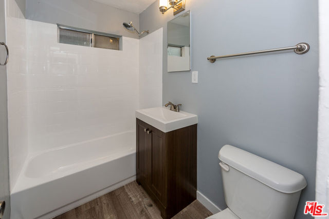 1430 Chestnut Avenue, Long Beach CA: https://media.crmls.org/mediaz/9ac80a6f-8df6-4f2b-9e0b-d81187d0973c.jpg