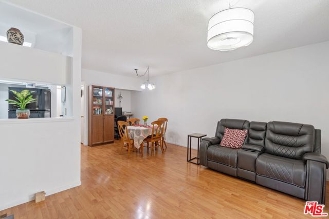 11150 Glenoaks Boulevard, 41 photo 6