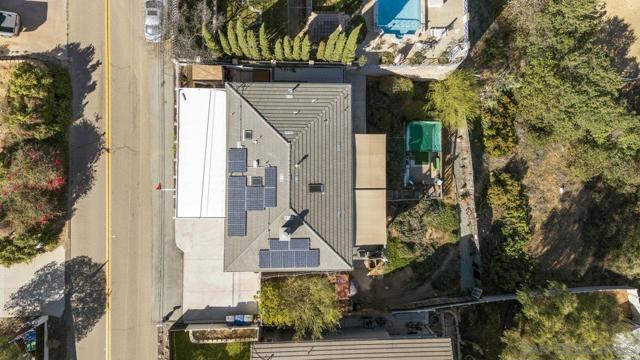 2216 Crest Dr, El Cajon CA: https://media.crmls.org/mediaz/9ac8bee6-2f9b-4548-ab3b-7380f2bca44a.jpg