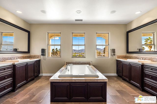 4284 Arcada Street, Palm Springs CA: https://media.crmls.org/mediaz/9ac939b6-7ee2-41a6-bbde-733c19debd11.jpg