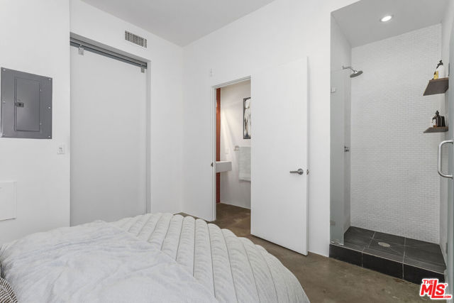 803 Wilcox Avenue, Los Angeles CA: https://media.crmls.org/mediaz/9ac9b8f3-df7b-4556-8949-ff07e98350c1.jpg