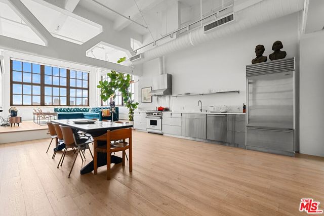 1850 Industrial Street, Los Angeles CA: https://media.crmls.org/mediaz/9aca0346-a4e9-4f9c-9625-0987e2a30431.jpg